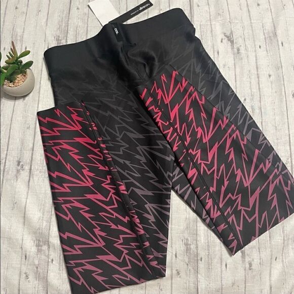 Nwt Ultracor Lightning Bolt Leggings Size Small In Berry - Picture 5 of 13